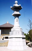 日本一大きい墓前燈篭